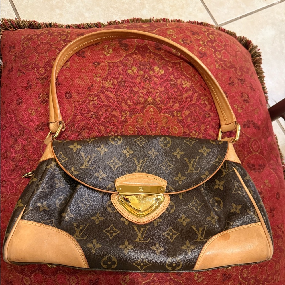 Louis Vuitton 😍😍 Tan and Brown Monogram Shoulder Bag
GREAT DEAL!!!